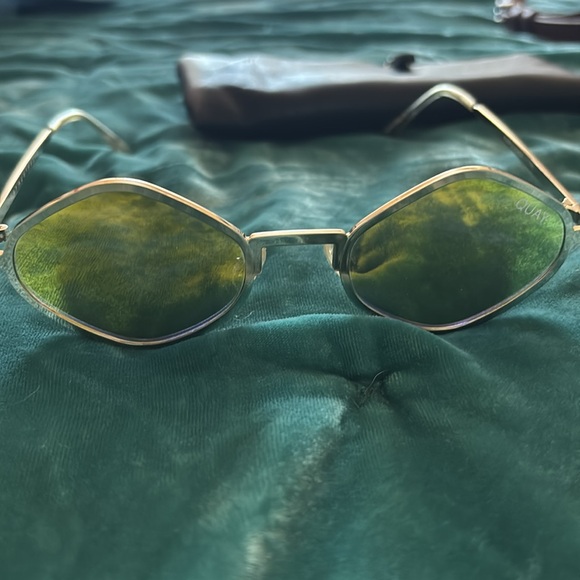 Quay x Kylie collab sunglasses - Picture 4 of 6